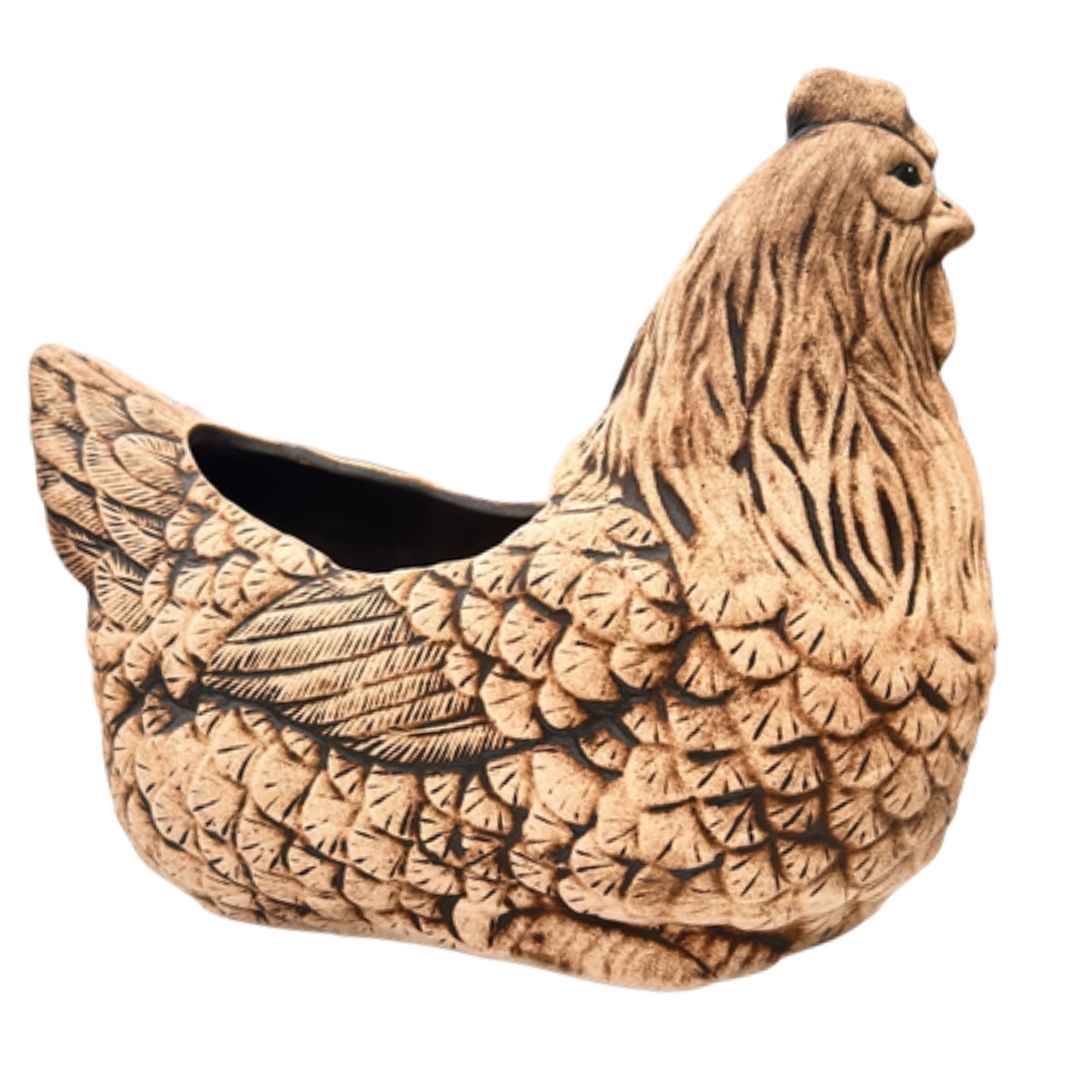 Slepice Adina s letními květinami