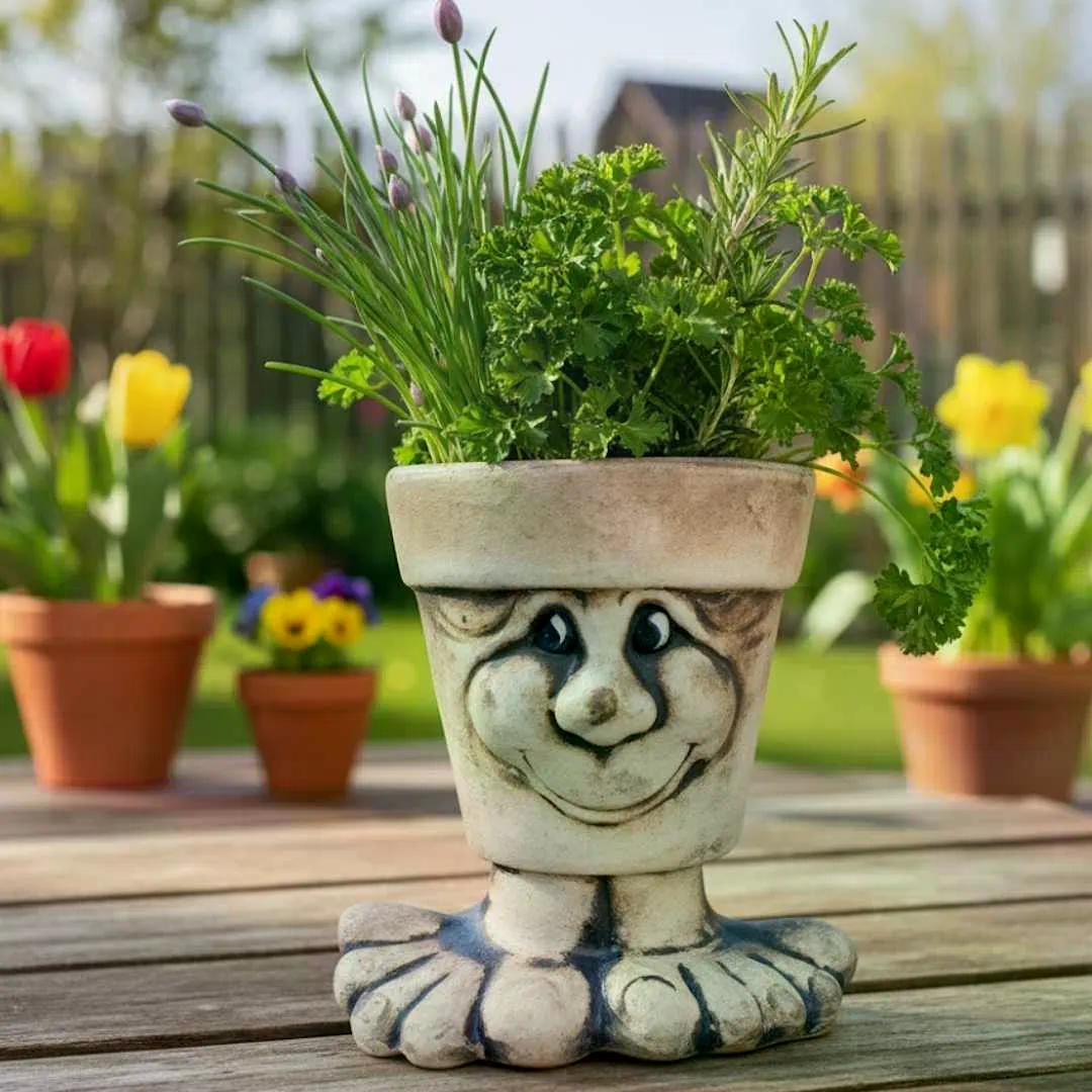 Detail květináče Úsměv