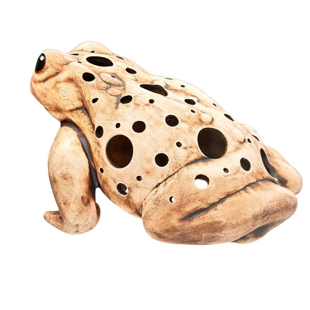 Detail svícnu žába