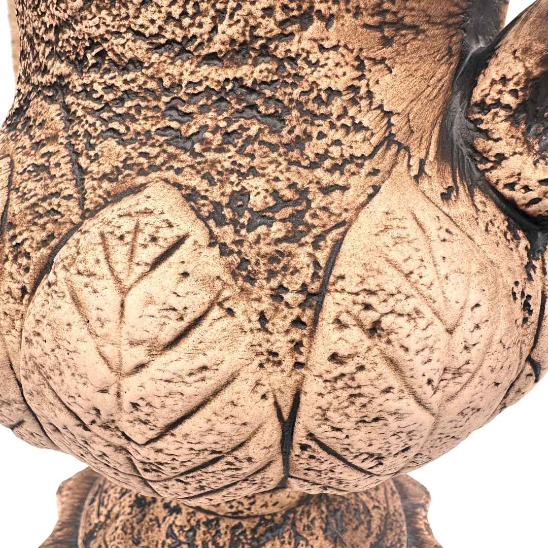 Detail zahradní vázy