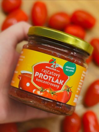 🍅 Rajčatový protlak 🍅 Hustý, poctivý a plný chuti. Vyrobený z našich moravských rajčat, bez cukru a zbytečností. ❤️ Na...