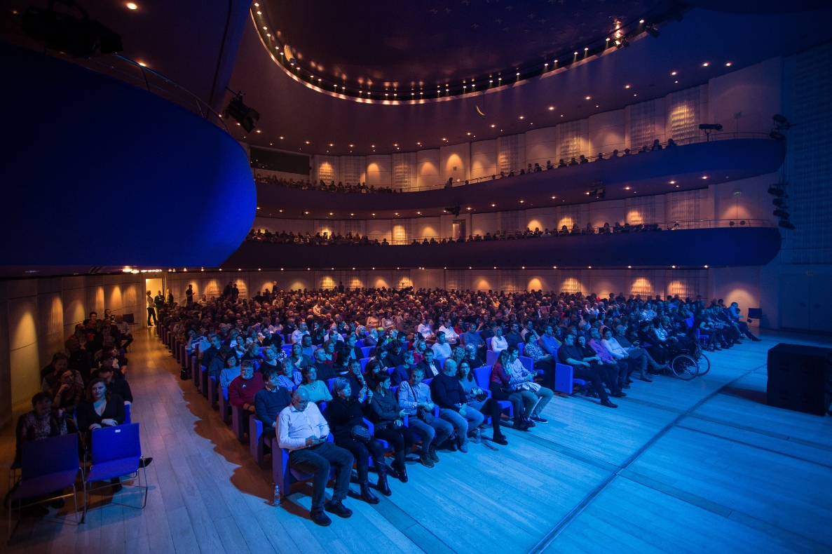 Queen Magické smyčce 1