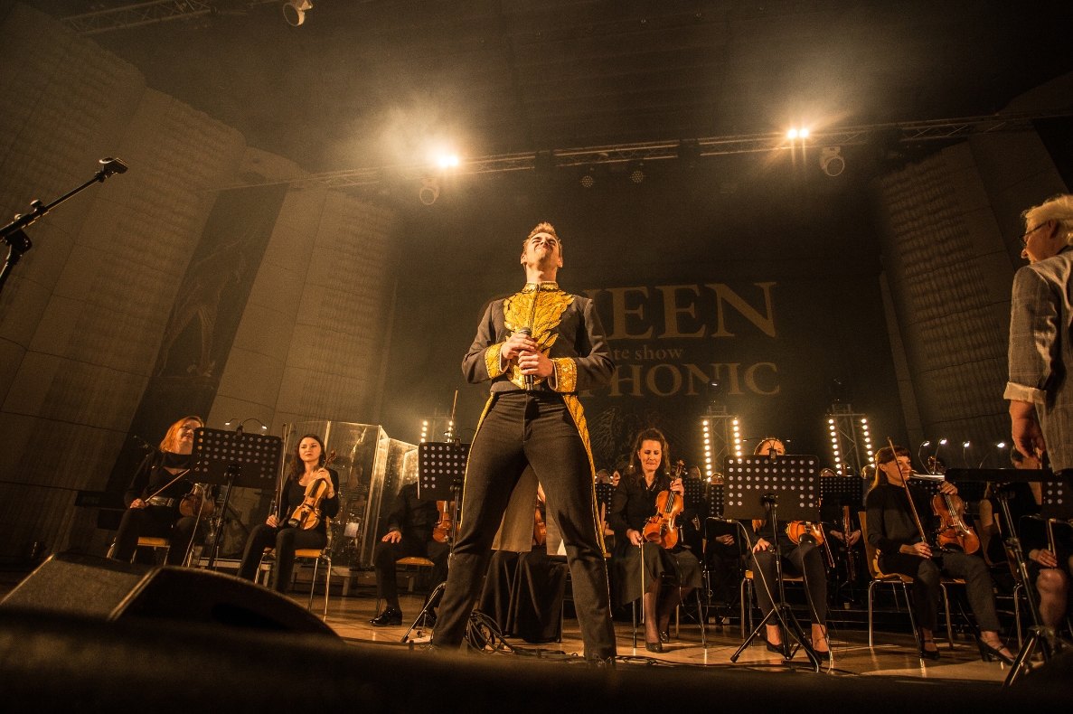 Queen Magické smyčce 4