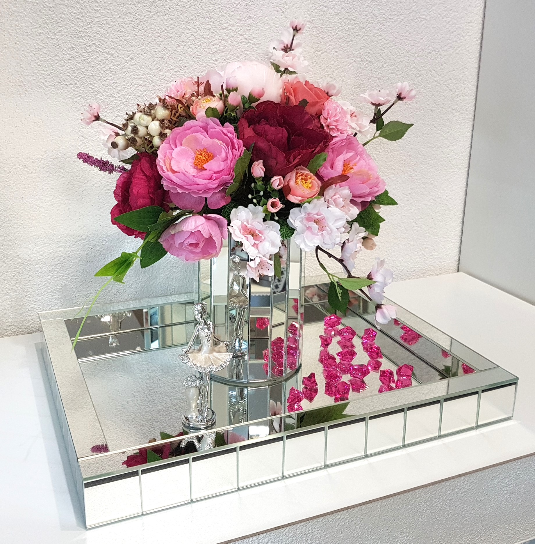 Krása a výhody kvetinových boxov v zrkadlových krabičkách