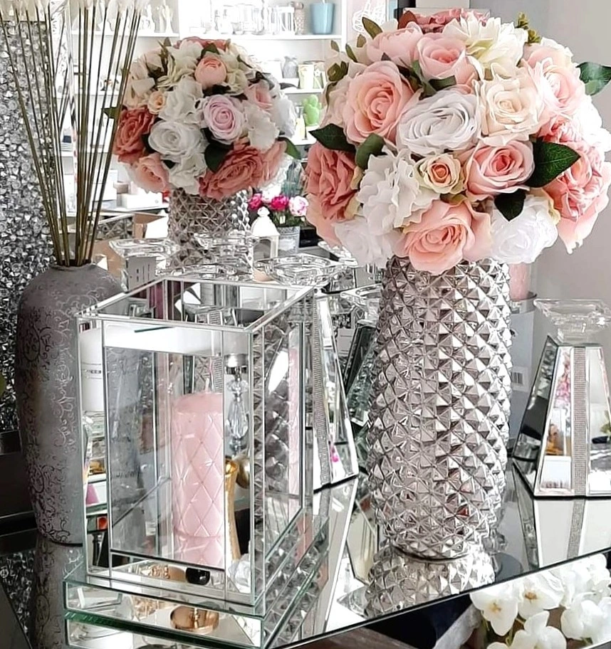 Zrkadlové doplnky do interiéru: detail, ktorý premení váš domov