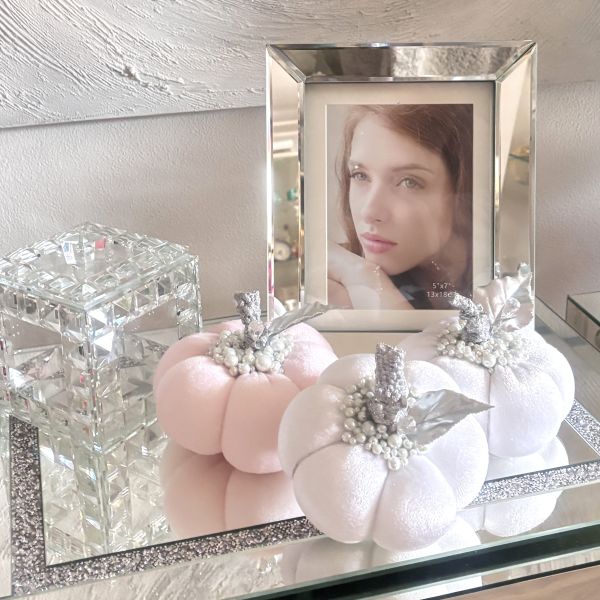 Zamatové tekvice elegancia jesenných dekorácií