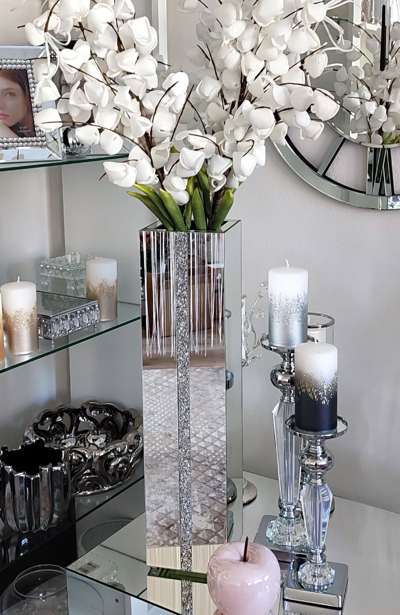 Vysoké podlahové vázy: luxusný doplnok, ktorý premení váš interiér