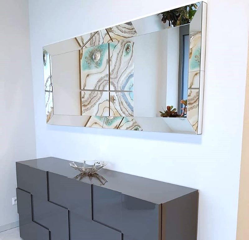 Ako správne manipulovať a montovať zrkadlo na mieru, aby vydržalo roky