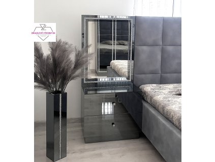 nocnystoliksivezrkadlo