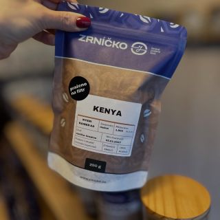 Kenya na filtr v novém kabátě 🤩 Světlé pražení s tóny vanilky, broskví 🍑 Ideální na filtrovanou kávu a aeropress.☕️...