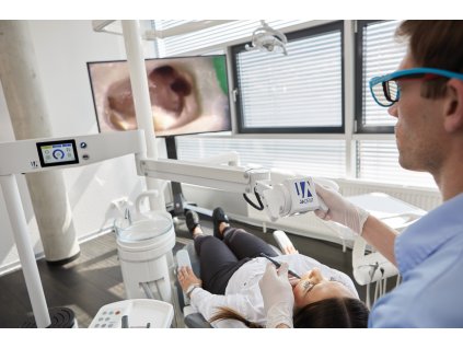 JADENT - Microscope FreeVISION 3D + 3D medical EIZO monitor