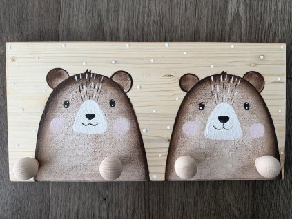 Věšák s medvědy