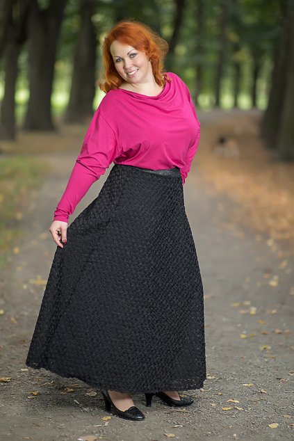 Dlouhá sukně Chantelle s vyšívanými 3D růžičkami černá 1