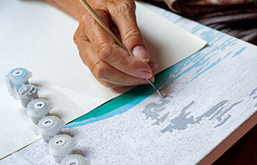 Malování podle čísel v seniorském věku