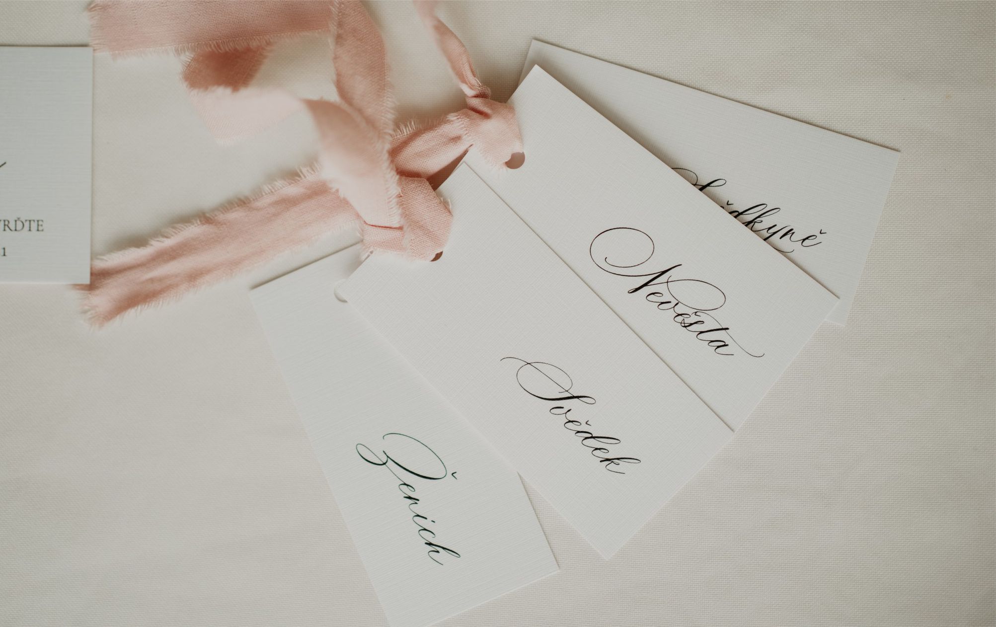 svatebni_jmenovky_se_stuhou_zuzadesign_1