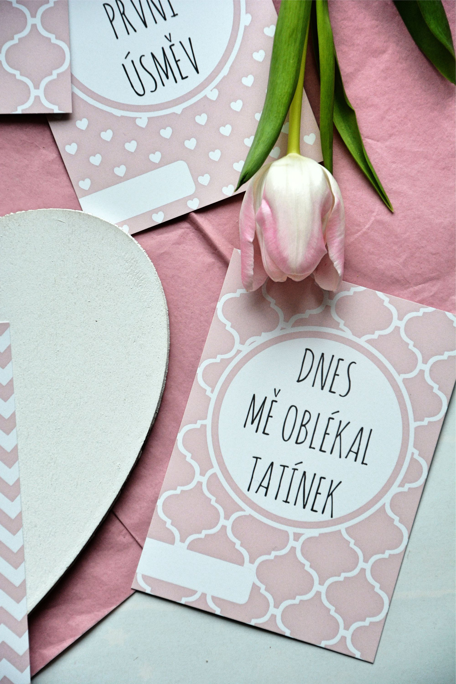 Zuzadesign Milníkové kartičky růžové PRO MIMINKO - 35ks (HOLČIČKA) Dárková krabička: Milníkové kartičky s dárkovou krabičkou