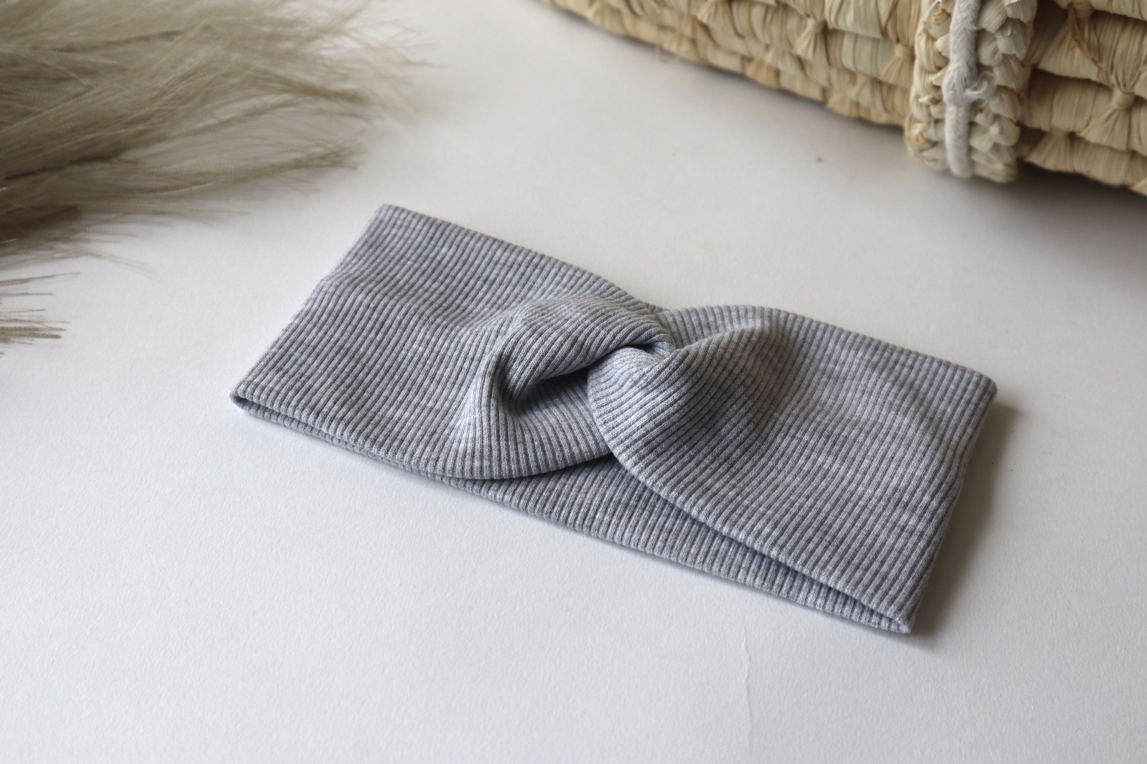 Blonki VROUBKOVANÁ ČELENKA - ŠEDÁ Velikosti čelenky: S