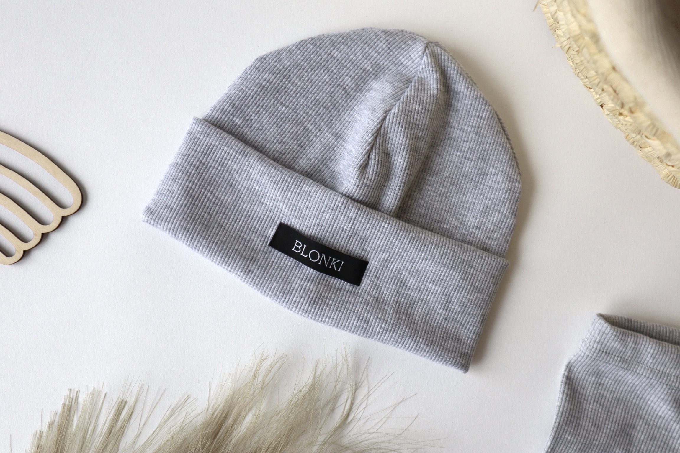 Blonki VROUBKOVANÁ ČEPICE - ŠEDÁ Velikosti čelenky: XS