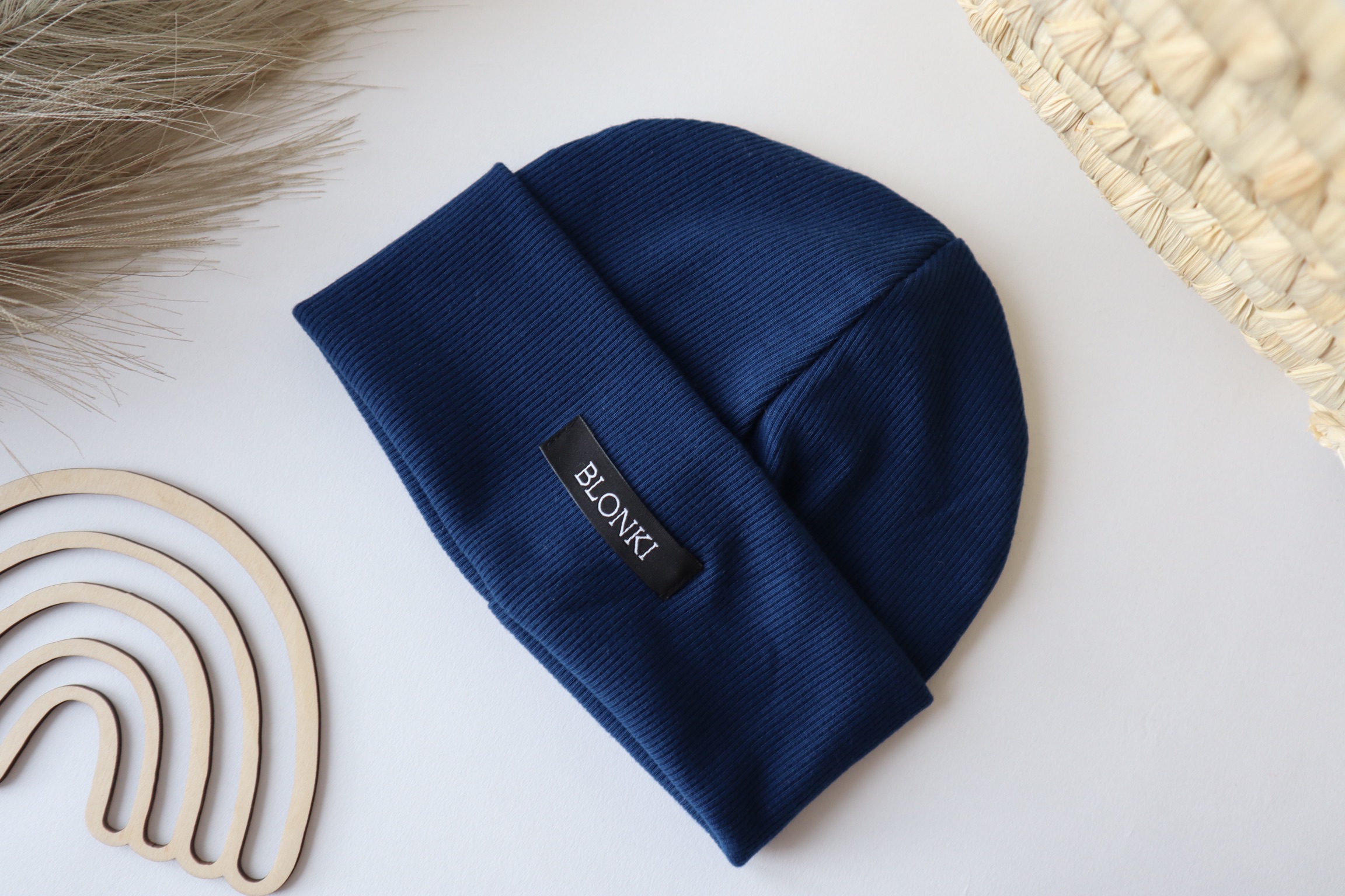 Blonki VROUBKOVANÁ ČEPICE - TMAVĚ MODRÁ Velikosti čelenky: XS