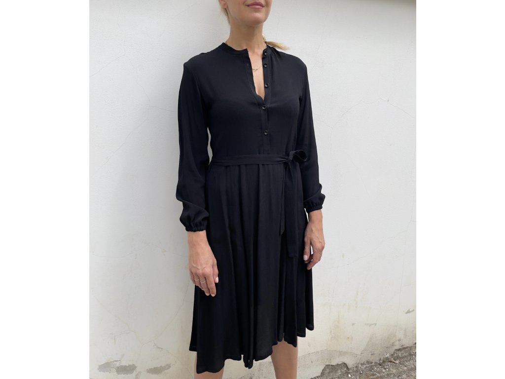 Šaty dlouhý rukáv černé