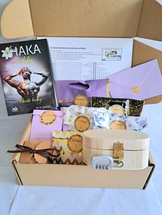 Mezi dobrodružnými knižními boxy nově najdeš žhavý román Haka za lilii, u kterého nechybí správná dávka humoru. 📖❤️‍🔥 Jaké...