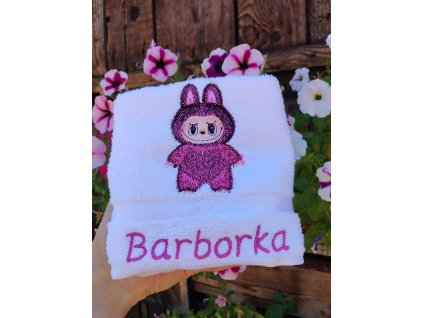 Vyšívaný uteráčik Labubu, johndeere, vlačik so zvieratkami....