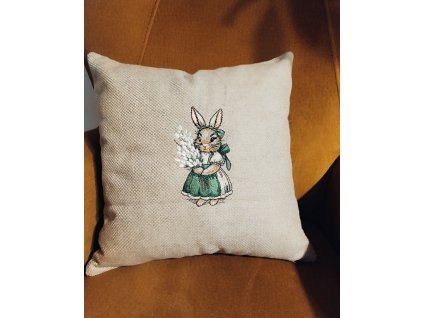 Vyšívaná obliečka Zajačica