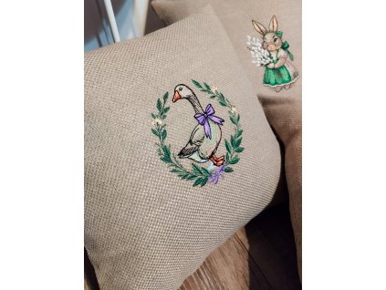 Vyšívaná obliečka - húska