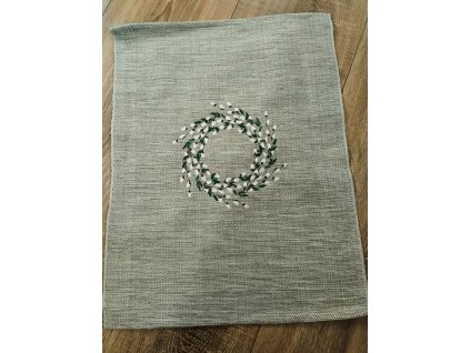 Vyšívané prestieranie 42*33 cm