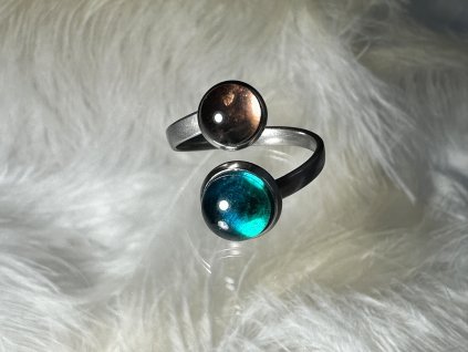 Prsten ze skla - Laos