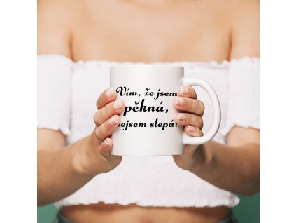Vím, že jsem pěkný hrnek s potiskem