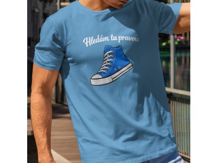 Hledám tu pravou mockup azurově modrá