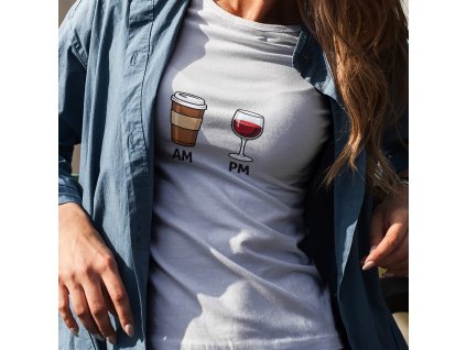 káva ráno, víno večer mockup bílá