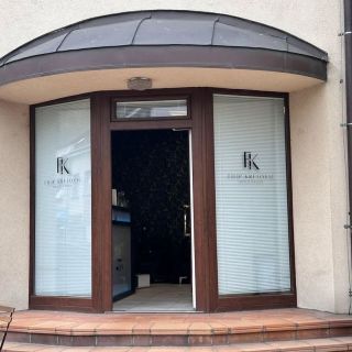 Výměna polepů výlohy @fkmenssalon #tiskkromeriz #zzstudio