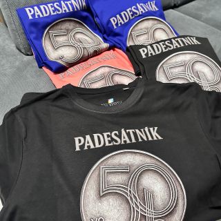 Nevíš, co dát k narozeninám? 🎁 U nás najdeš dárky, které nejsou nudné – trička s nápadem, humorem a osobním významem....