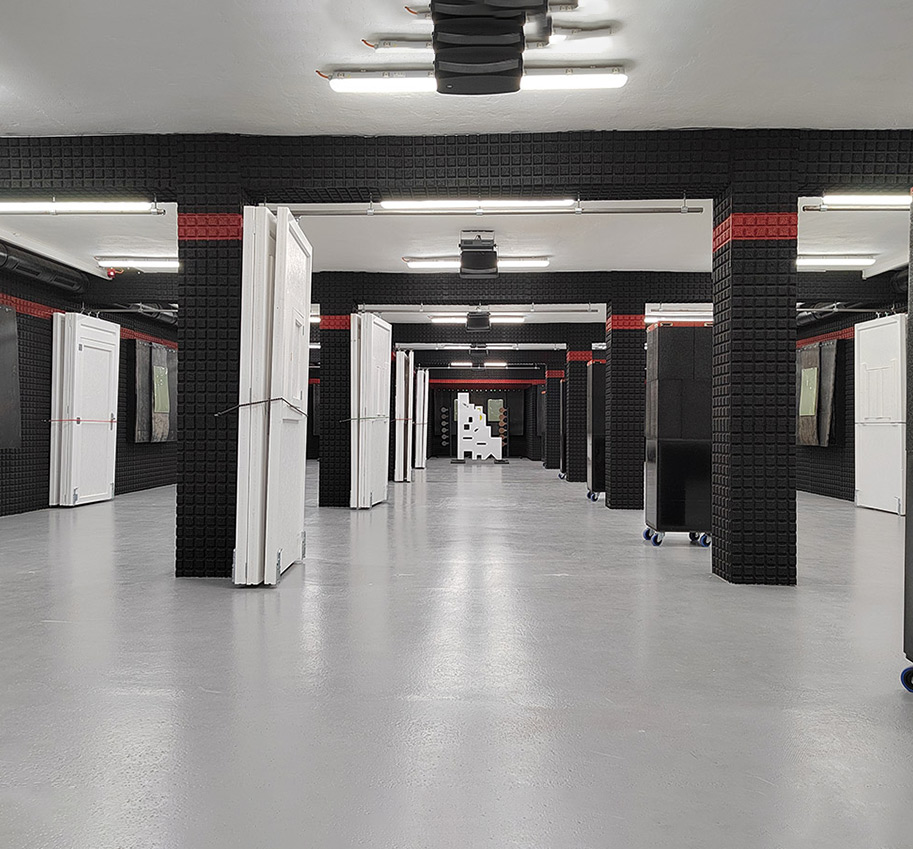 máme vlastní střelnici, kde si můžete vyzkoušet ty nejmodernější zbraně